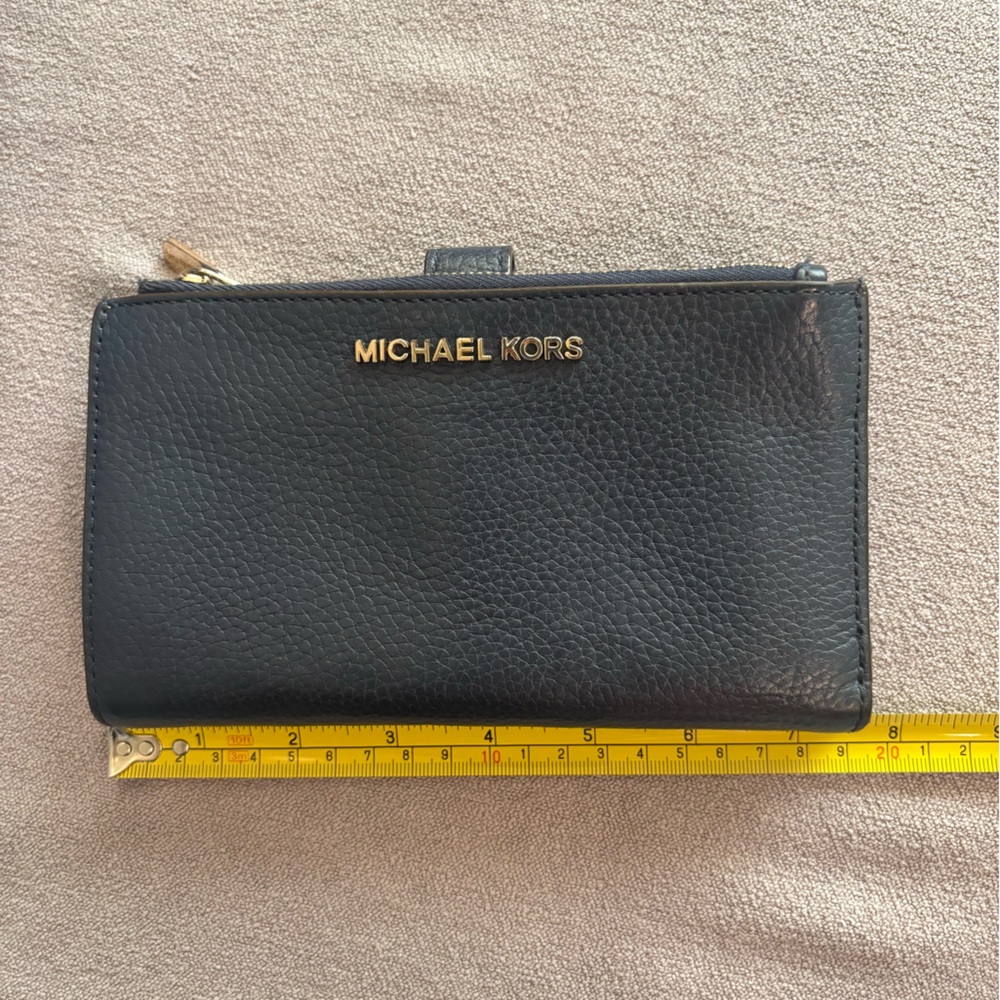 Michael Kors Bifold Zip Wallet